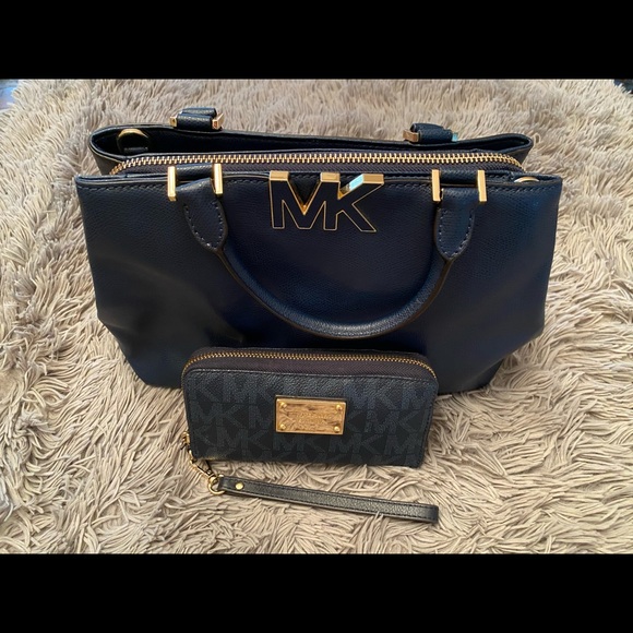 Navy Michael Kors purse and wallet - Picture 7 of 8